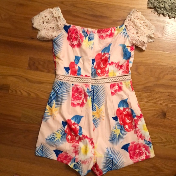Light pink off the shoulder floral romper!! - Picture 2 of 2
